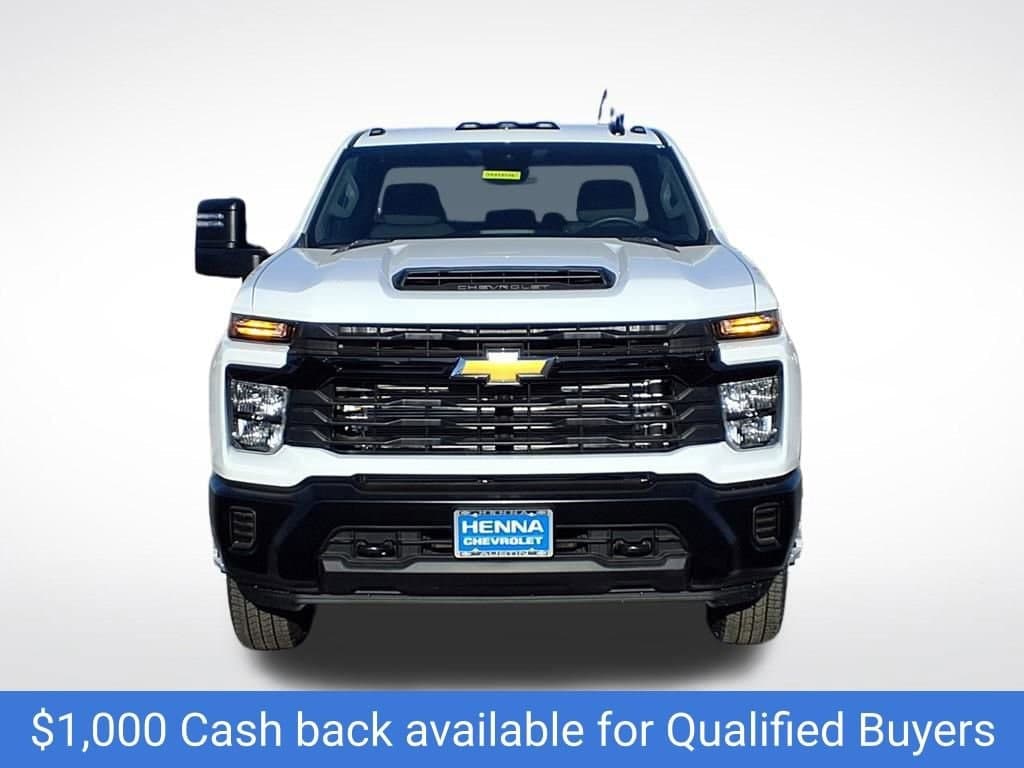 2026 Chevrolet Silverado 3500 HD Chassis Cab - Image 2