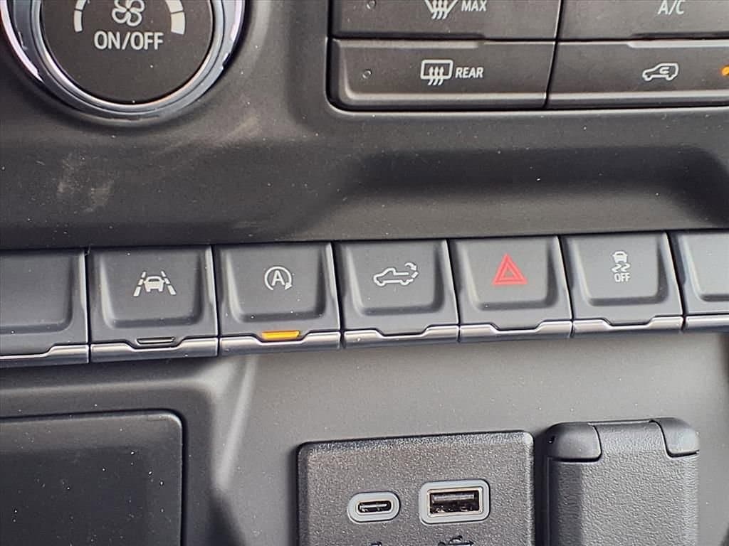 2026 Chevrolet Silverado 1500 - Image 10