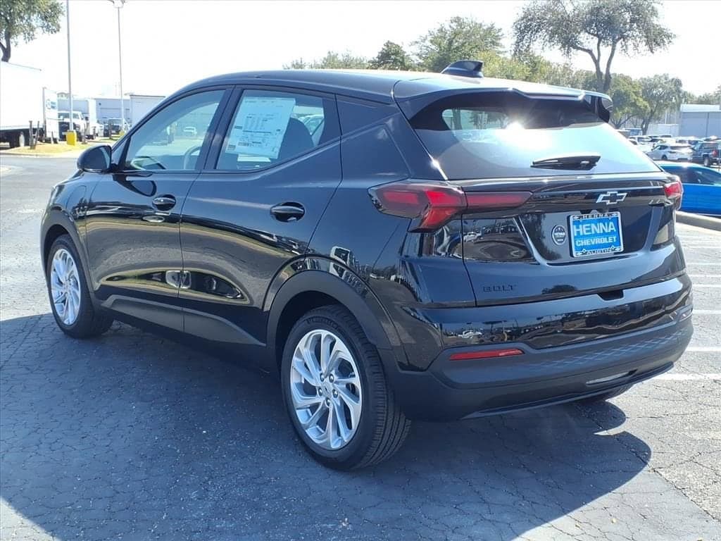 2027 Chevrolet Bolt - Image 8