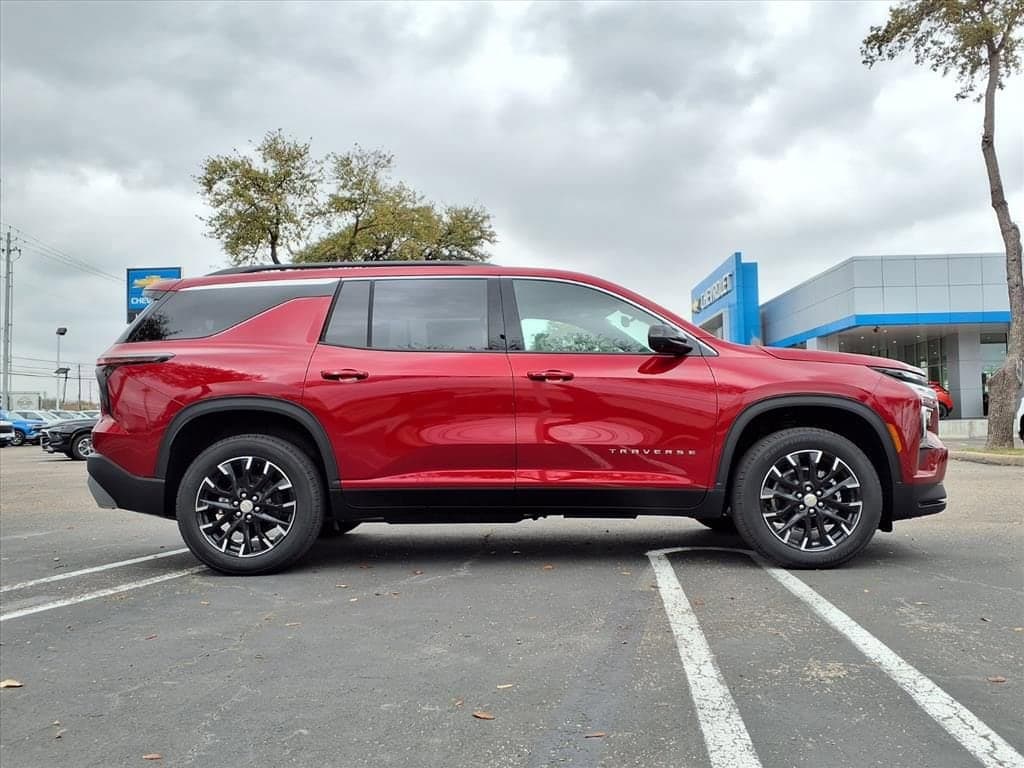 2026 Chevrolet Traverse - Image 3