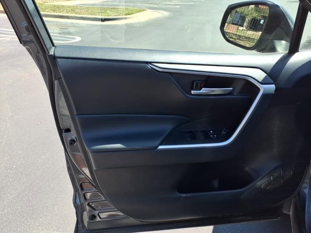 2021 Toyota RAV4 - Image 12