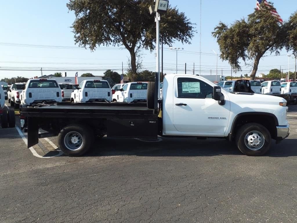 2024 Chevrolet Silverado 3500 HD Chassis Cab - Image 3