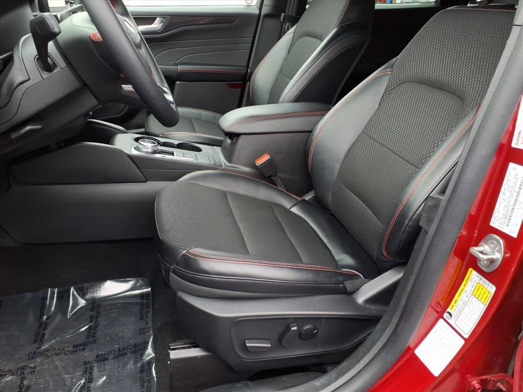 2025 Ford Escape - Image 15