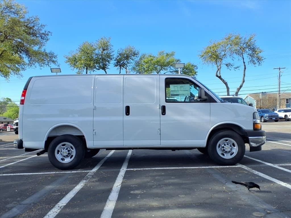 2026 Chevrolet Express Cargo - Image 3