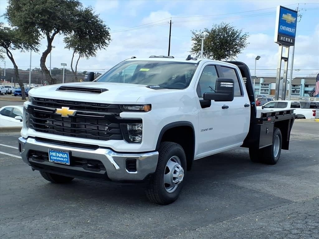 2026 Chevrolet Silverado 3500 HD Chassis Cab - Image 3