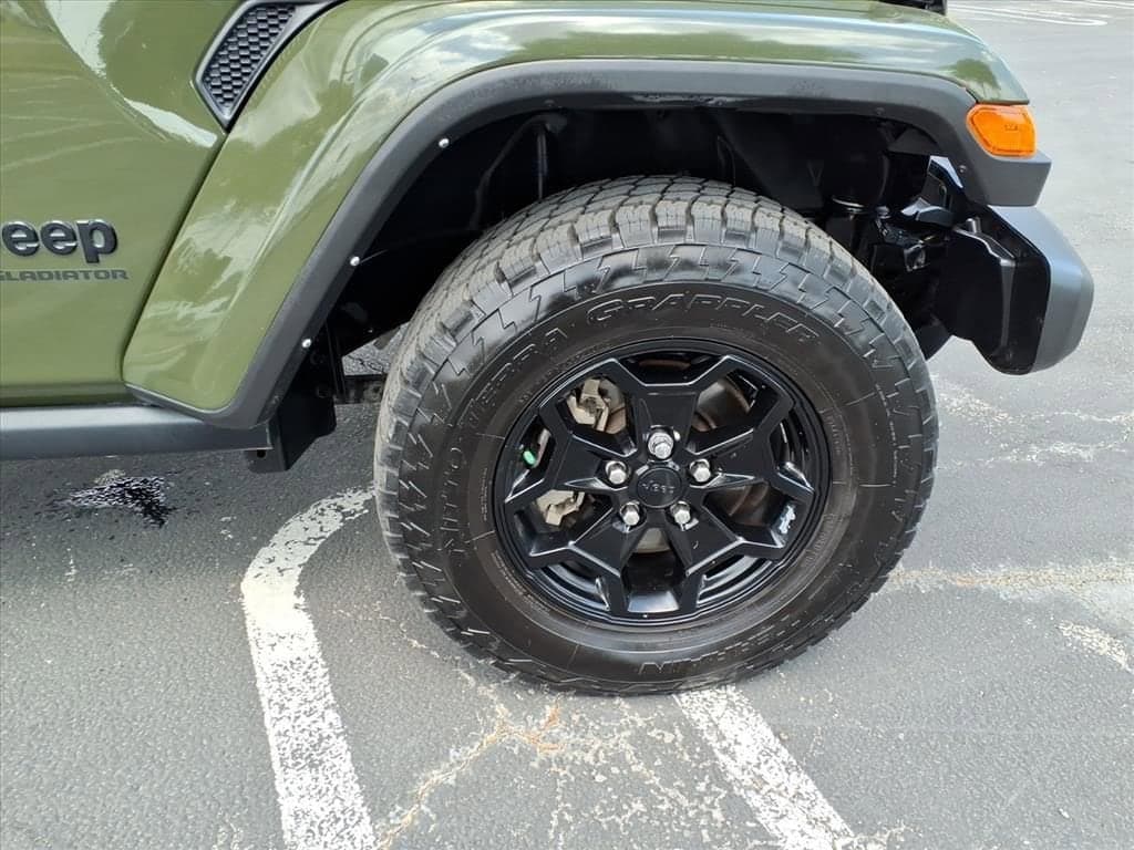 2023 Jeep Gladiator - Image 8