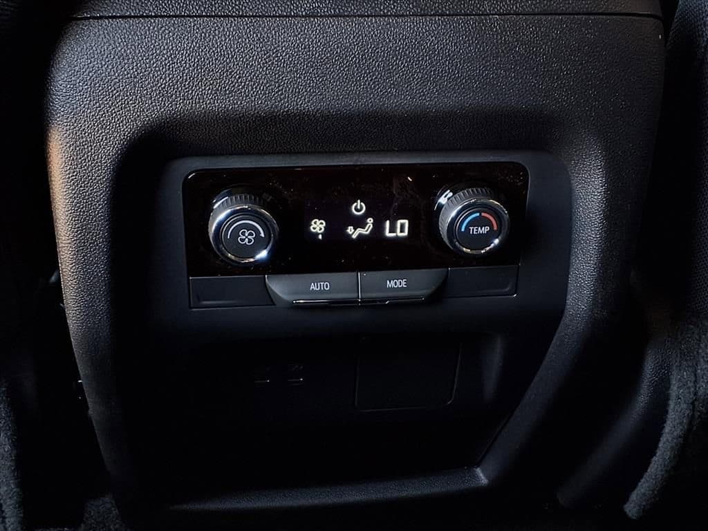 2026 Chevrolet Traverse - Image 10