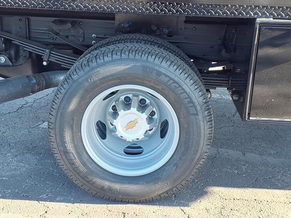 2026 Chevrolet Silverado 3500 HD Chassis Cab - Image 4
