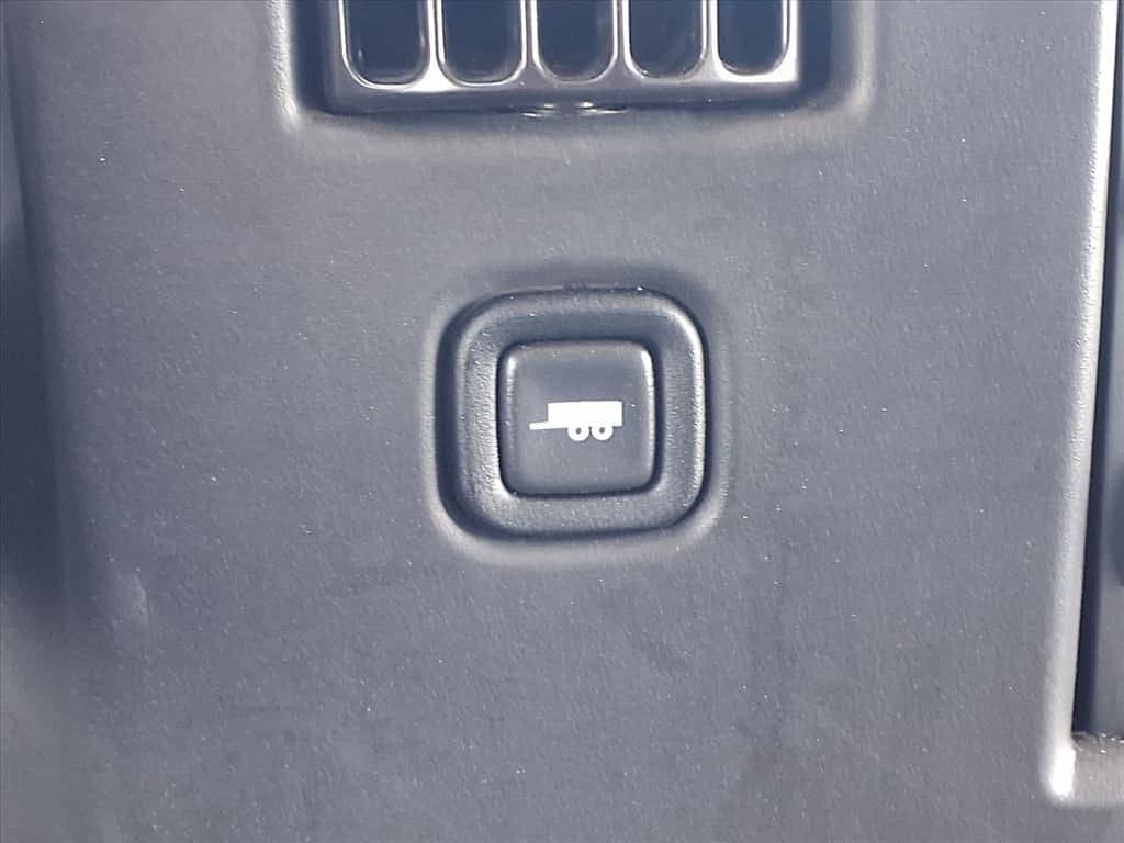 2025 Chevrolet Express Cutaway 3500 - Image 10