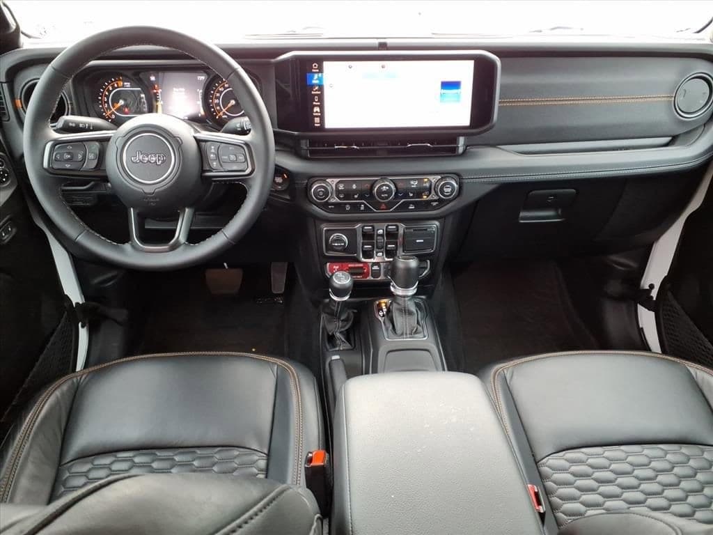 2025 Jeep Gladiator - Image 15