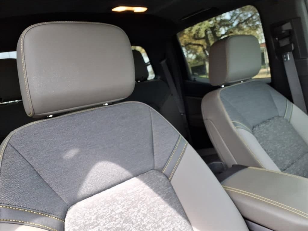 2024 Chevrolet Colorado - Image 19