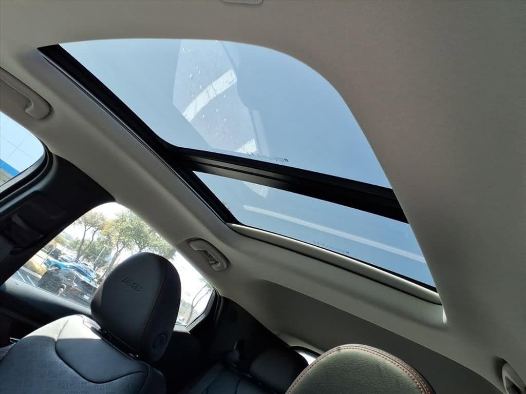 2027 Chevrolet Bolt - Image 12