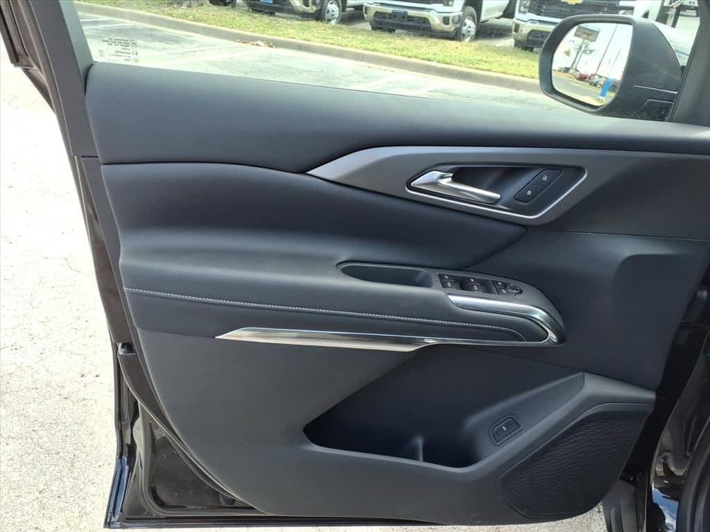 2026 Chevrolet Traverse - Image 11