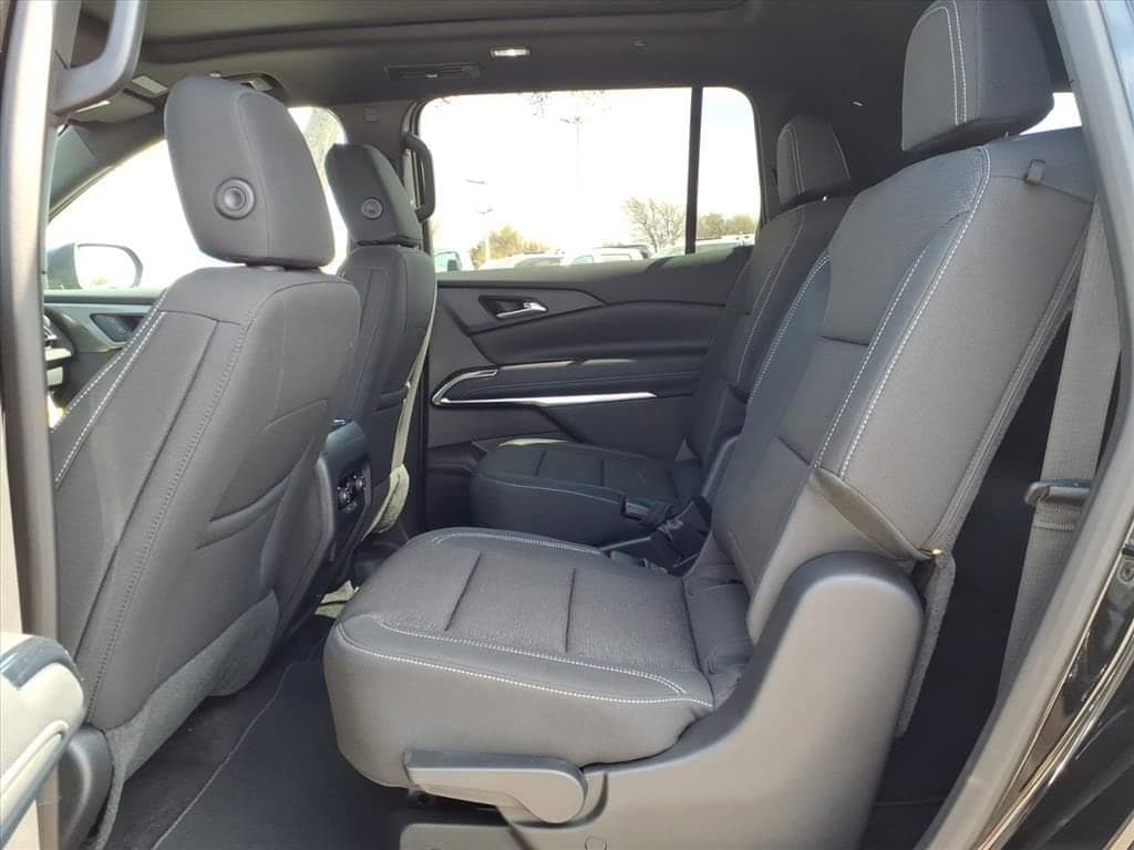 2026 Chevrolet Traverse - Image 15