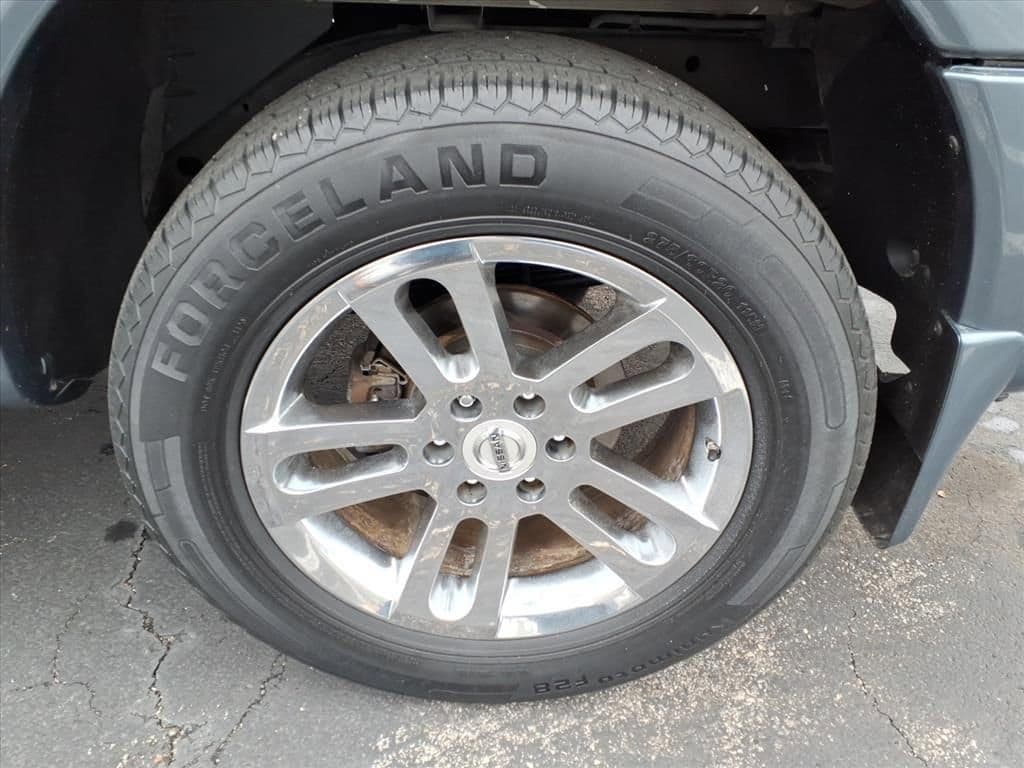 2011 Nissan Titan - Image 11