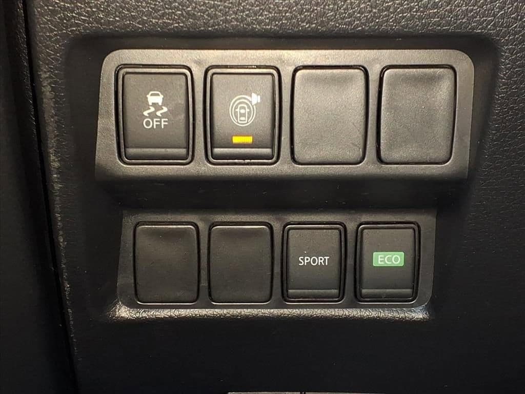 2017 Nissan Rogue - Image 28