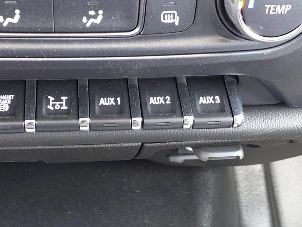 2023 Chevrolet Silverado 5500 HD - Image 12