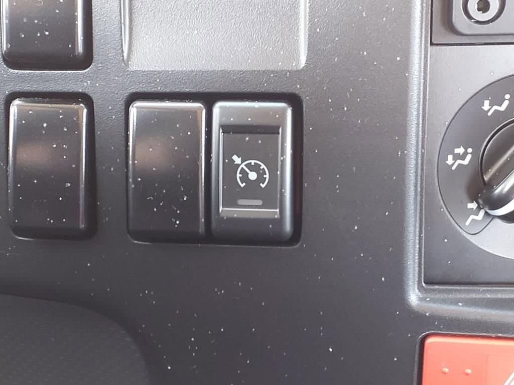 2025 Chevrolet Low Cab Forward 4500 HG - Image 9