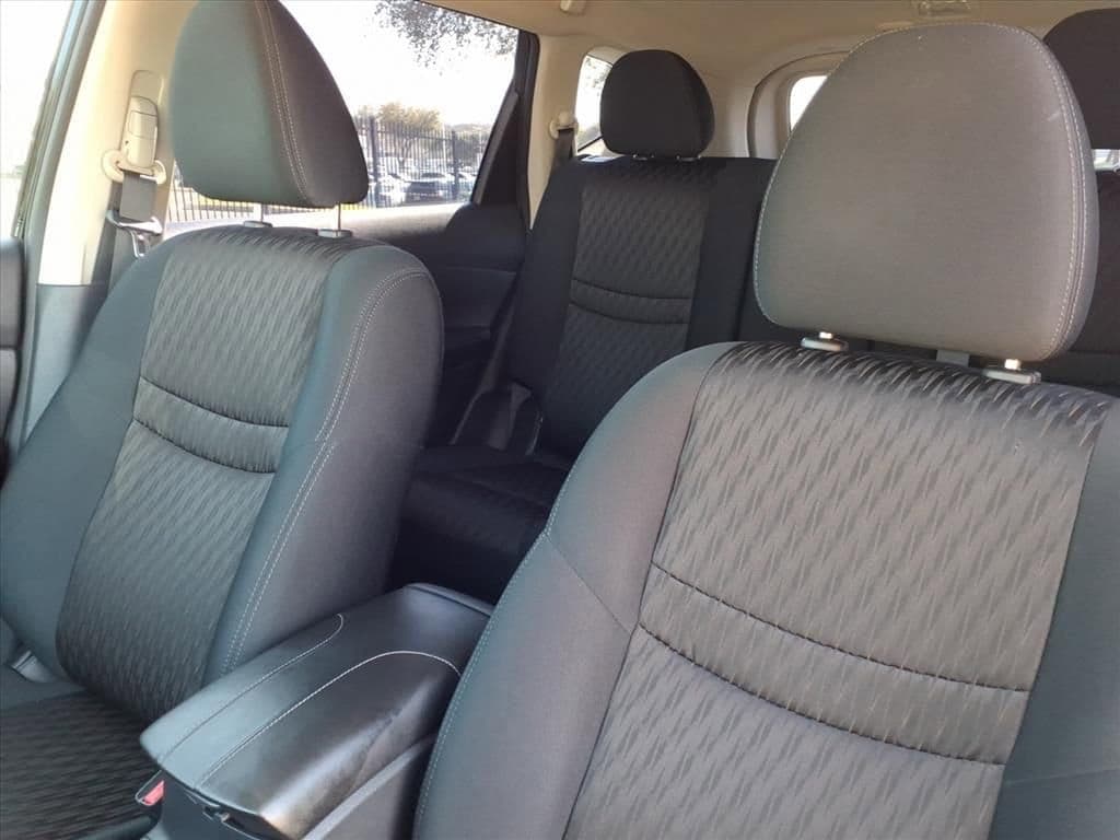 2017 Nissan Rogue - Image 18