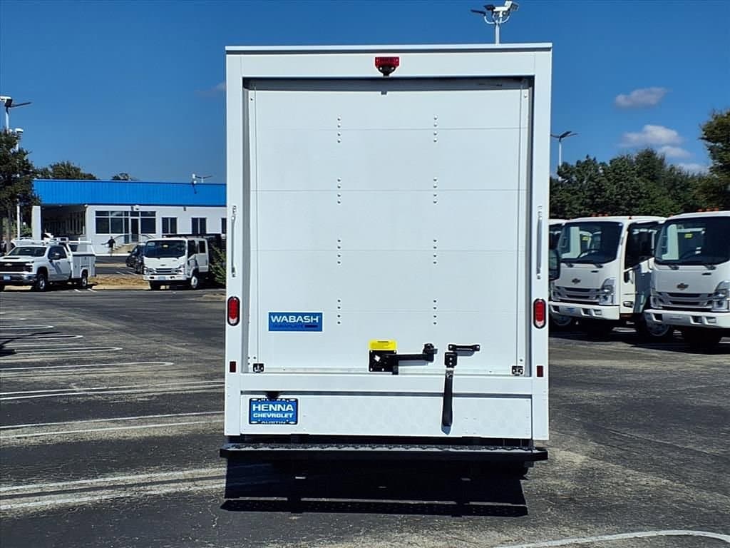 2025 Chevrolet Express Cutaway 3500 - Image 5