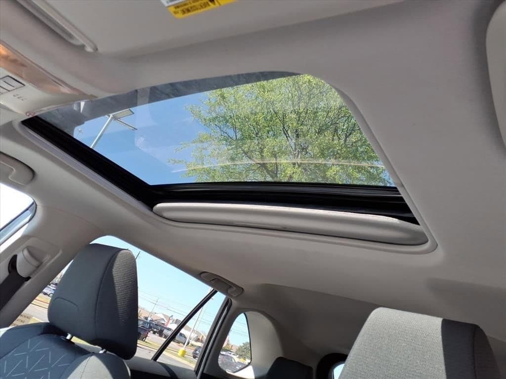 2021 Toyota RAV4 - Image 13