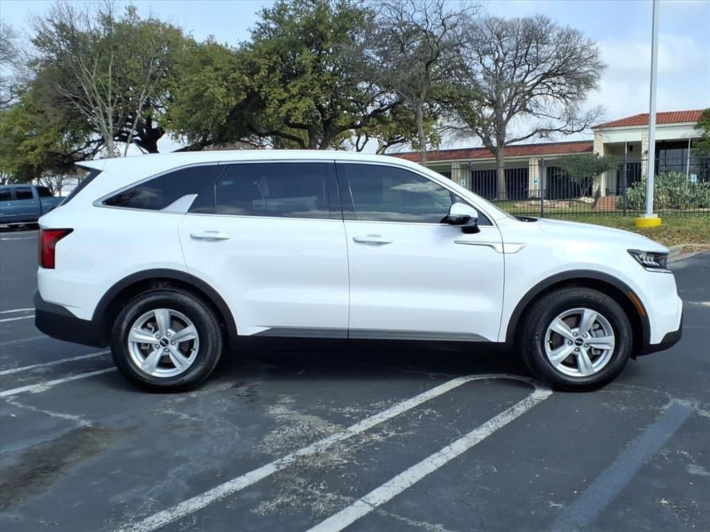 2023 Kia Sorento - Image 6