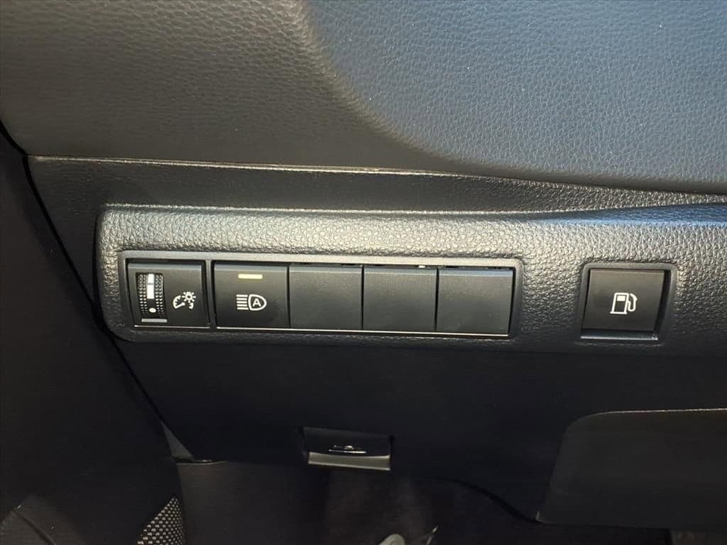 2025 Toyota Corolla - Image 31
