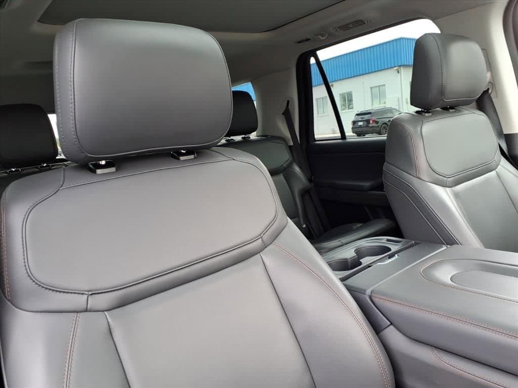 2025 Ford Expedition - Image 23