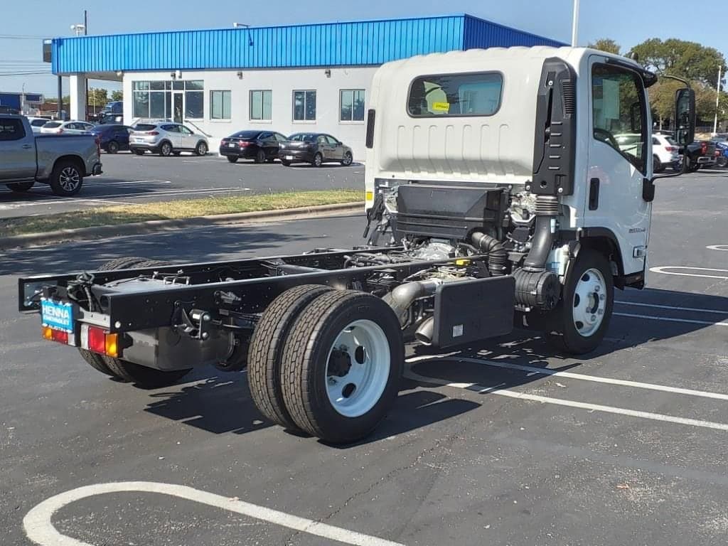 2025 Chevrolet Low Cab Forward 5500 XD - Image 4