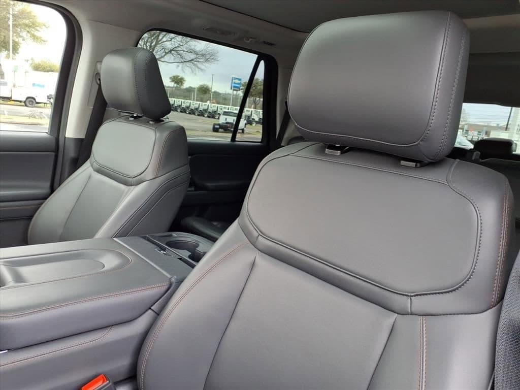 2025 Ford Expedition - Image 21