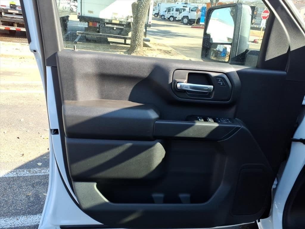 2026 Chevrolet Silverado 3500 HD Chassis Cab - Image 13