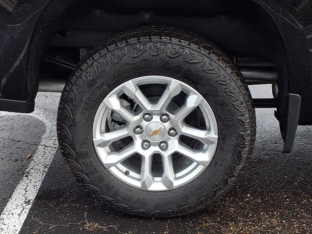 2026 Chevrolet Silverado 1500 - Image 4