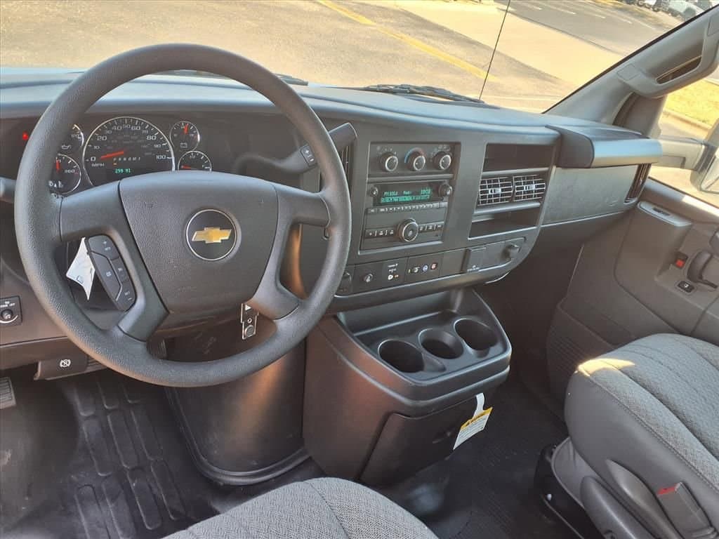 2025 Chevrolet Express Cutaway 3500 - Image 7