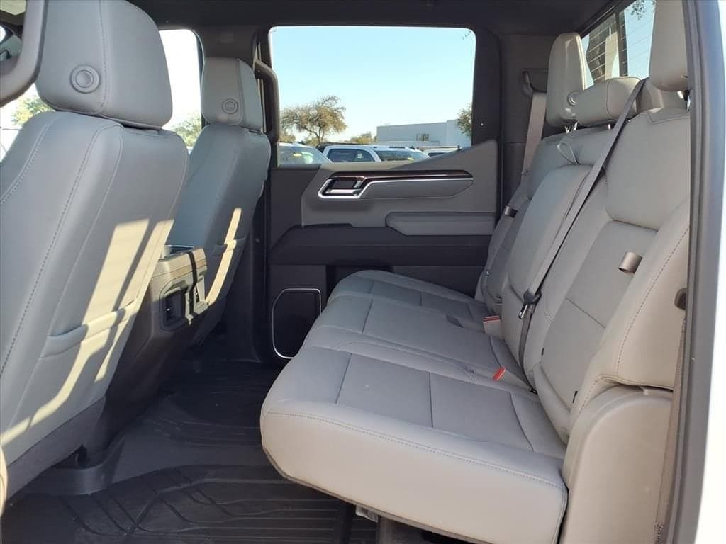 2026 Chevrolet Silverado 1500 - Image 13