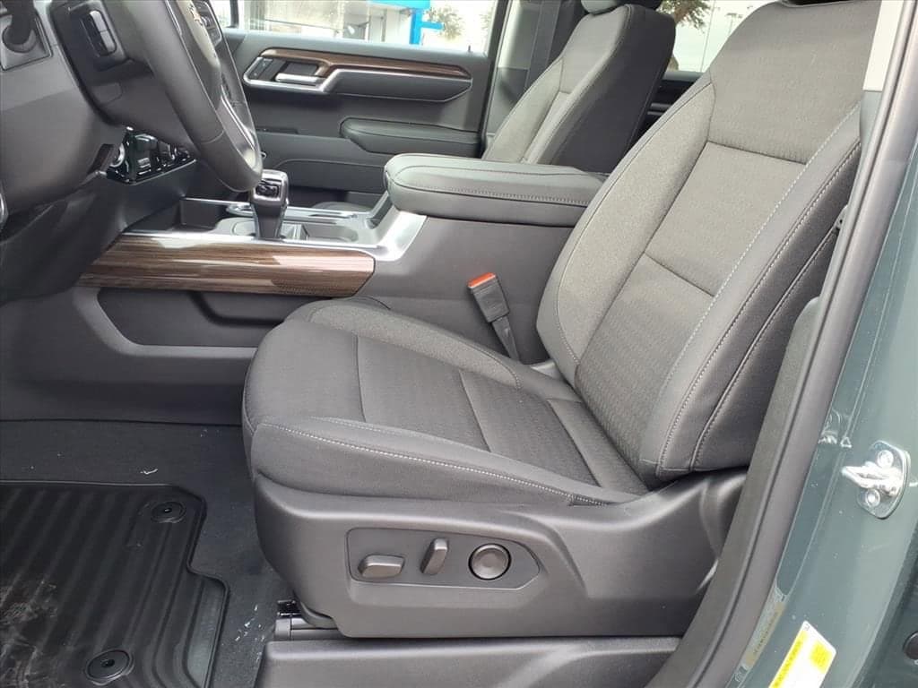 2026 Chevrolet Silverado 1500 - Image 13