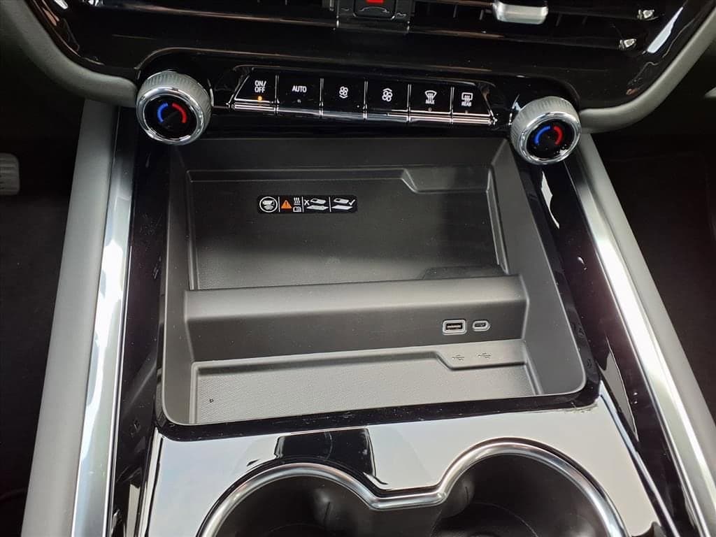 2026 Chevrolet Suburban - Image 18