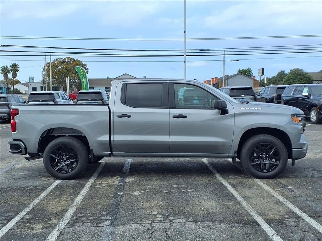 2026 Chevrolet Silverado 1500 - Image 3