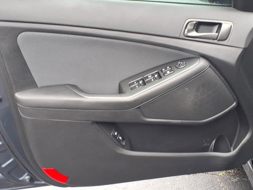 2015 Kia Optima - Image 10