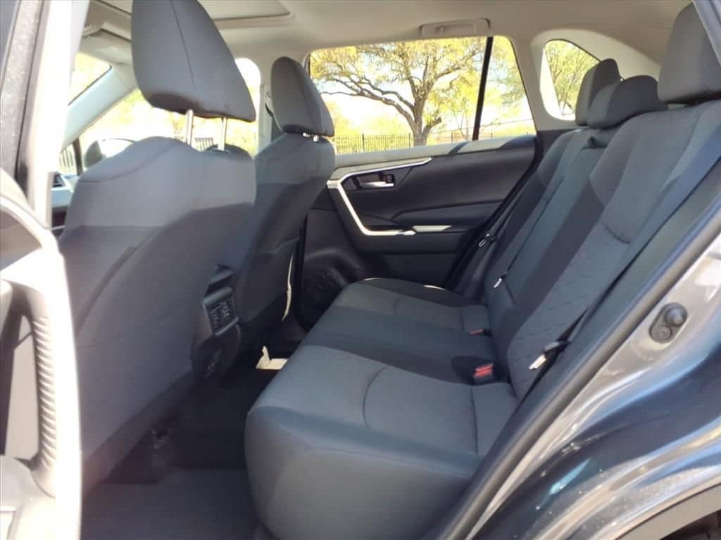 2021 Toyota RAV4 - Image 18