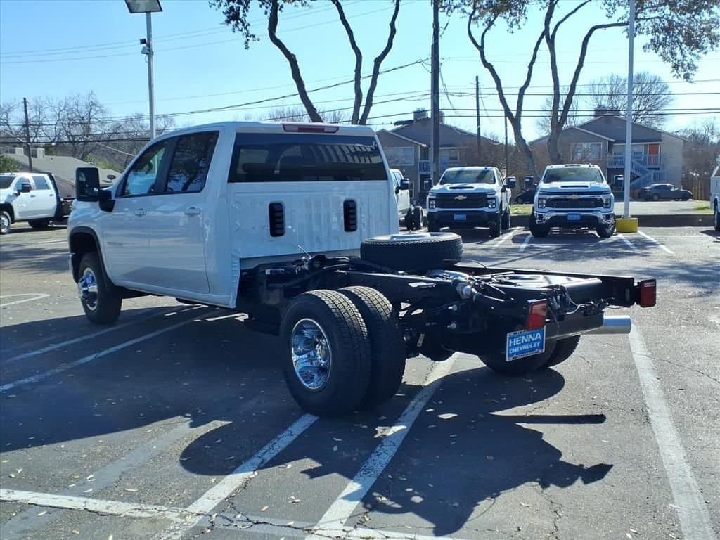 2026 Chevrolet Silverado 3500 HD Chassis Cab - Image 9