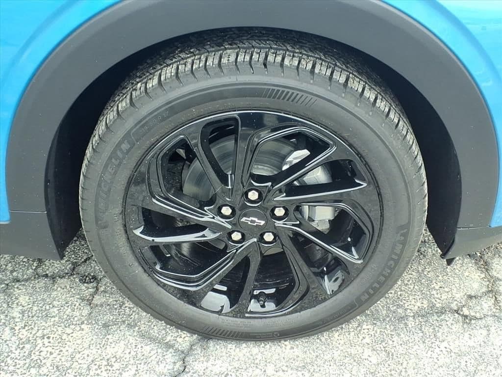 2027 Chevrolet Bolt - Image 9