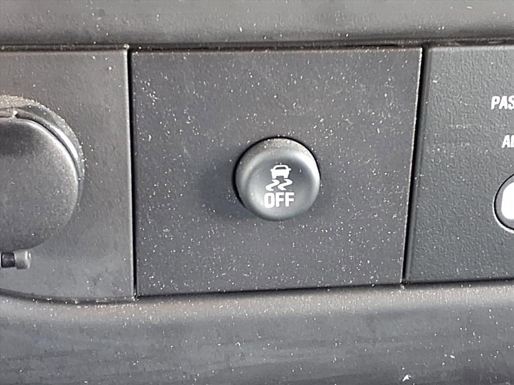 2025 Chevrolet Express Cutaway 3500 - Image 11