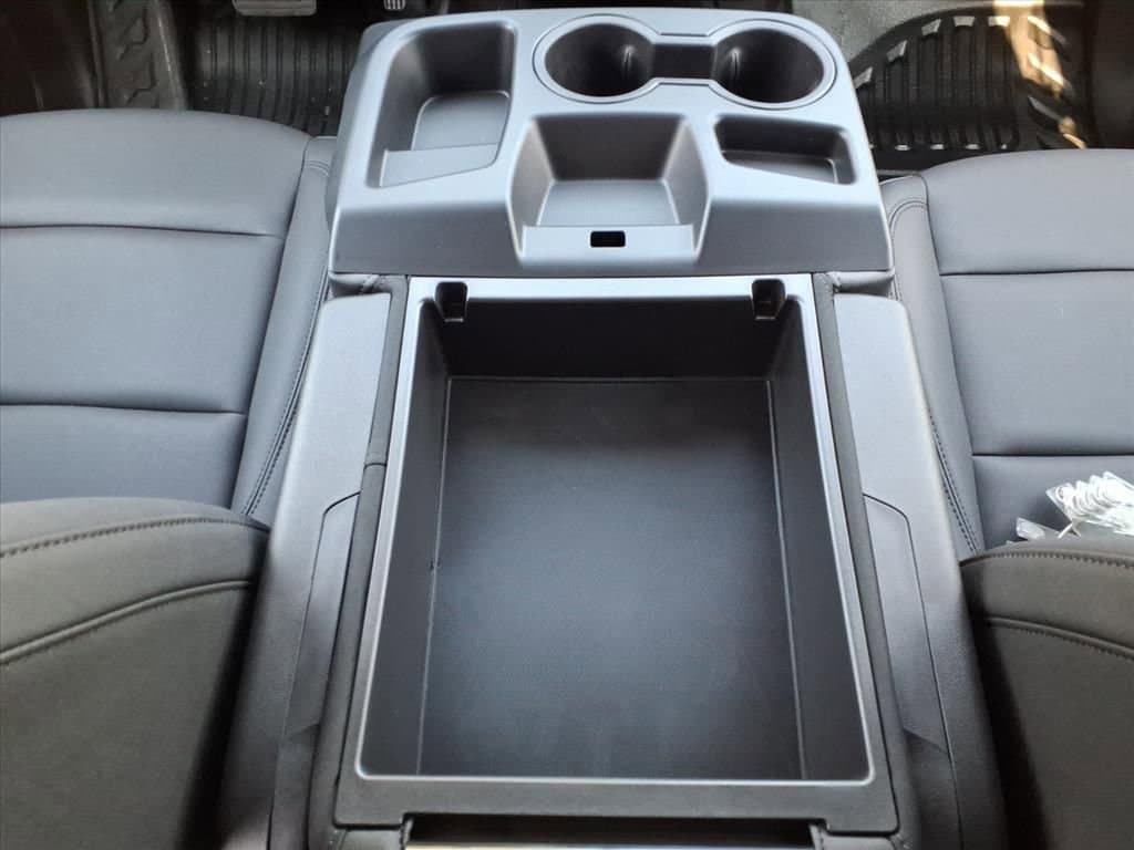 2026 Chevrolet Silverado 3500 HD Chassis Cab - Image 25