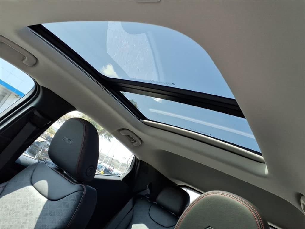 2027 Chevrolet Bolt - Image 13