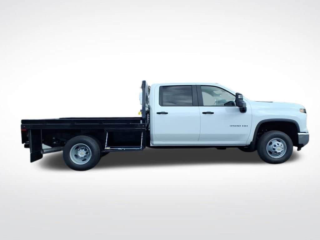 2026 Chevrolet Silverado 3500 HD Chassis Cab - Image 5