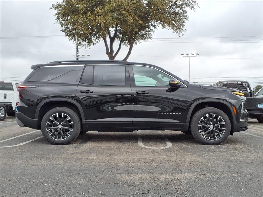 2026 Chevrolet Traverse - Image 3