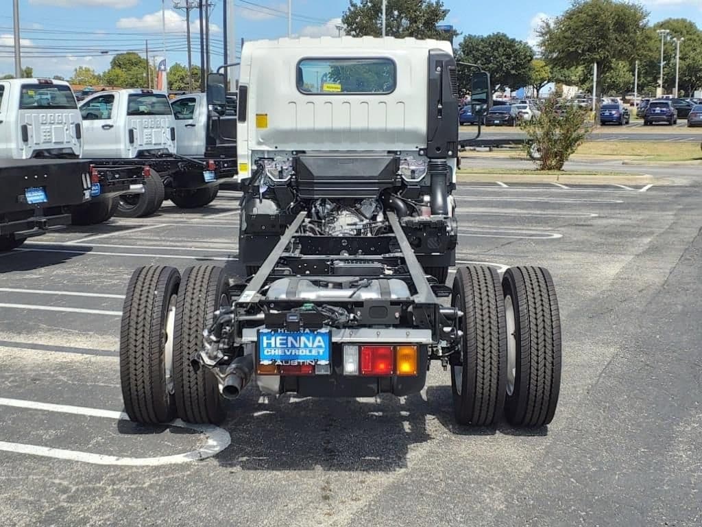 2025 Chevrolet Low Cab Forward 4500 HG - Image 5