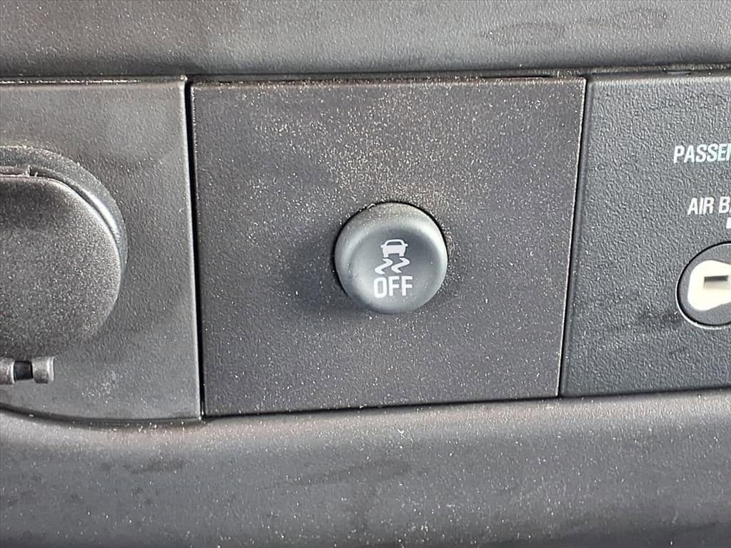 2025 Chevrolet Express Cutaway 3500 - Image 11