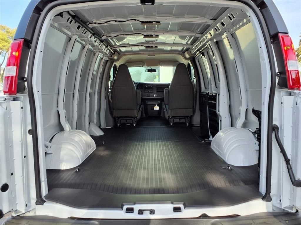 2026 Chevrolet Express Cargo - Image 10