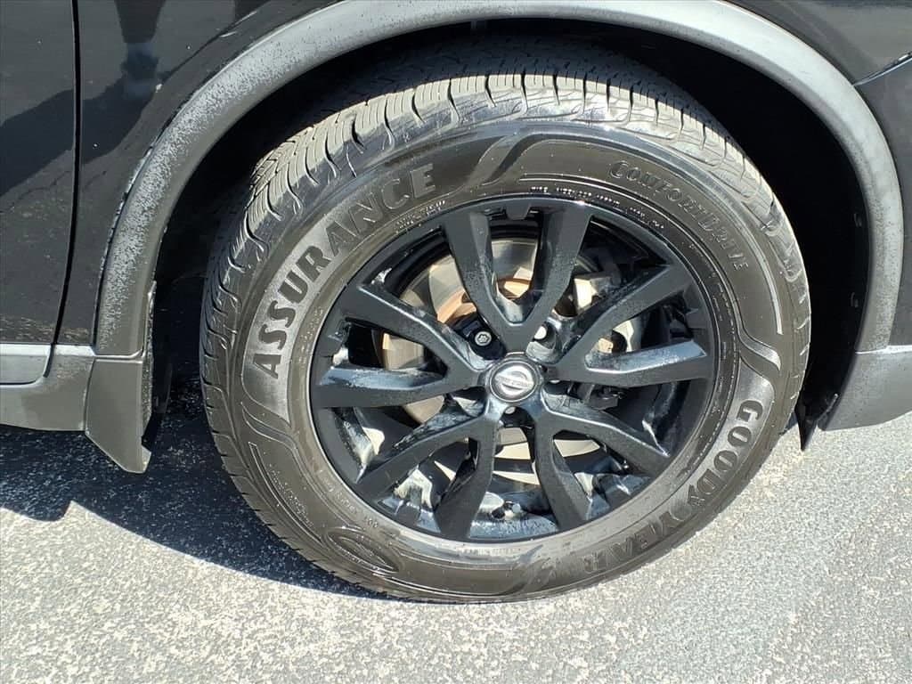 2017 Nissan Rogue - Image 9